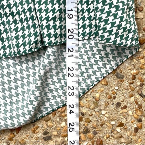 Banana Republic 100% Silk Green Cream Houndstooth Summer Blouse Size M - Picture 3 of 7